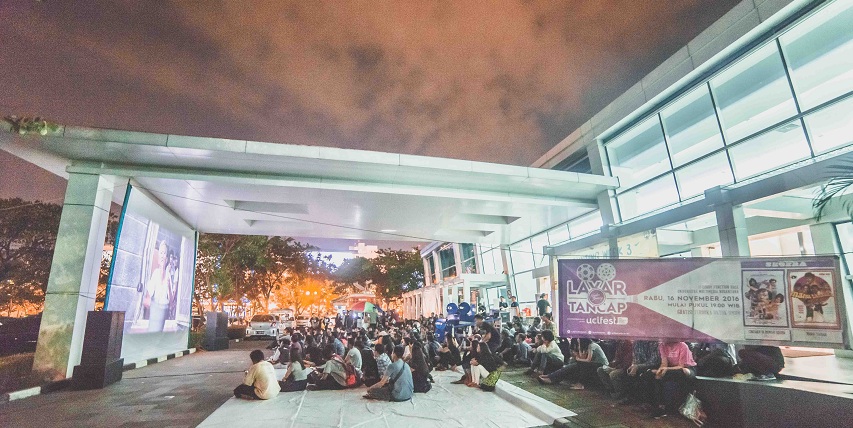 Suasana layar tancap dalam UCIFEST 7 (foto: dokumentasi UCIFEST)